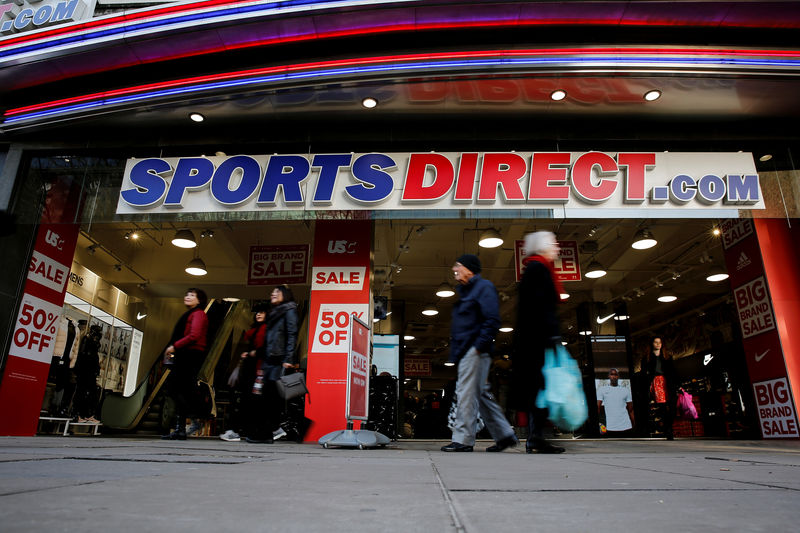 © Reuters. Shoppers walk past Sports Direct store on Oxford Street in London