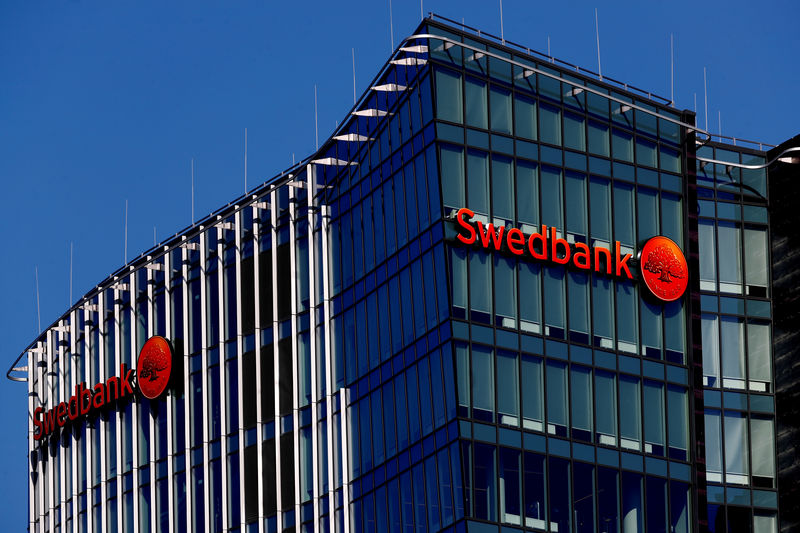 © Reuters. FILE PHOTO: Swedbank signs on a building in Vilnius