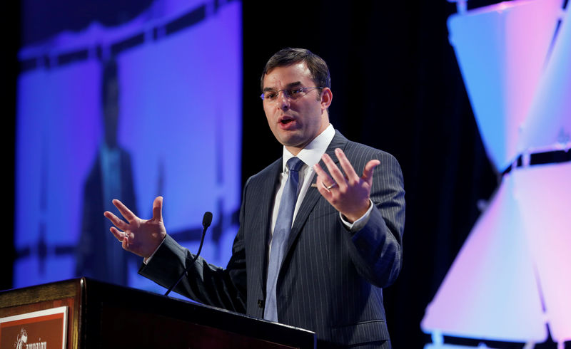 © Reuters. FILE PHOTO: Justin Amash speaks at the LPAC conference in Chantilly, Virginia