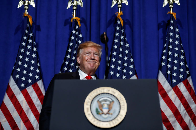 © Reuters. Imagen de archivo del presidente de EEUU, Donald Trump, en una exposición en Washington