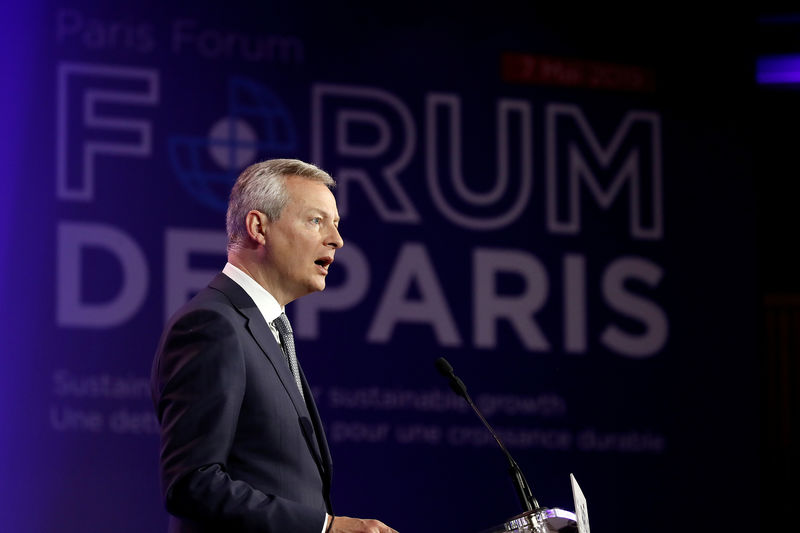 © Reuters. French Economy and Finance Minister Bruno Le Maire delivers a speech during a high-level forum on debt at the Finance ministry in Paris