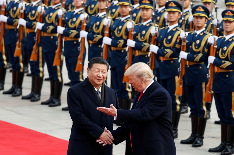 © Reuters. FILE PHOTO: U.S. President Donald Trump takes part in a welcoming ceremony with China's President Xi Jinping in Beijing
