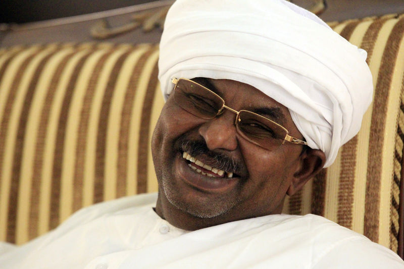 © Reuters. النيابة العامة السودانية: حراس رئيس المخابرات السابق يحولون دون اعتقاله