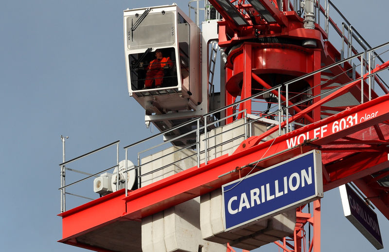 © Reuters. FILE PHOTO: A worker operates a crane on Carillion's Midland Metropolitan Hospital construction site in Smethwick in 2018