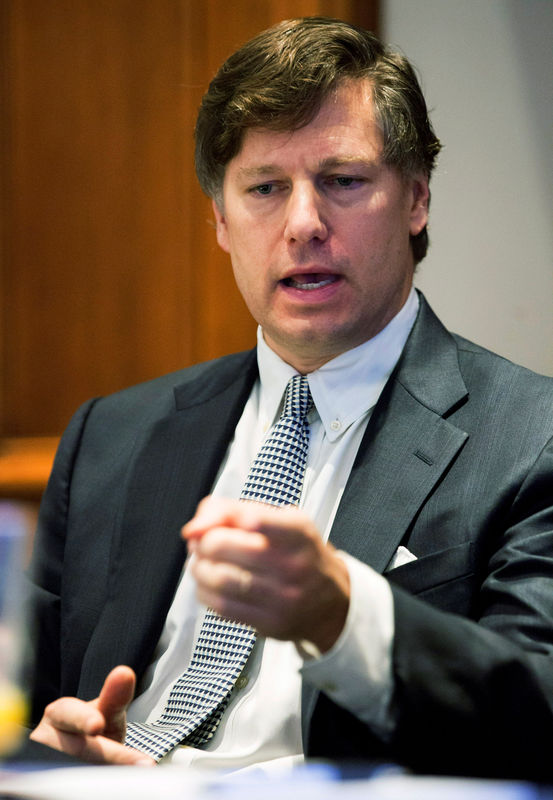 © Reuters. FILE PHOTO: Landau, partner at Kirkland & Ellis, speaks at the U.S. Chamber of Commerce 27th annual Supreme Court pre-term briefing in Washington