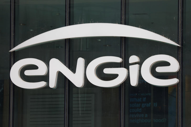 © Reuters. FILE PHOTO: The logo of French gas and power group Engie is seen on the company tower at La Defense in Courbevoie near Paris