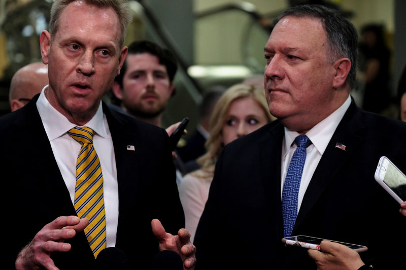 © Reuters. Acting U.S. Defense Secretary Patrick Shanahan, left, and U.S. Secretary of State Mike Pompeo speak to reporters after briefing senators on Iran in Washington
