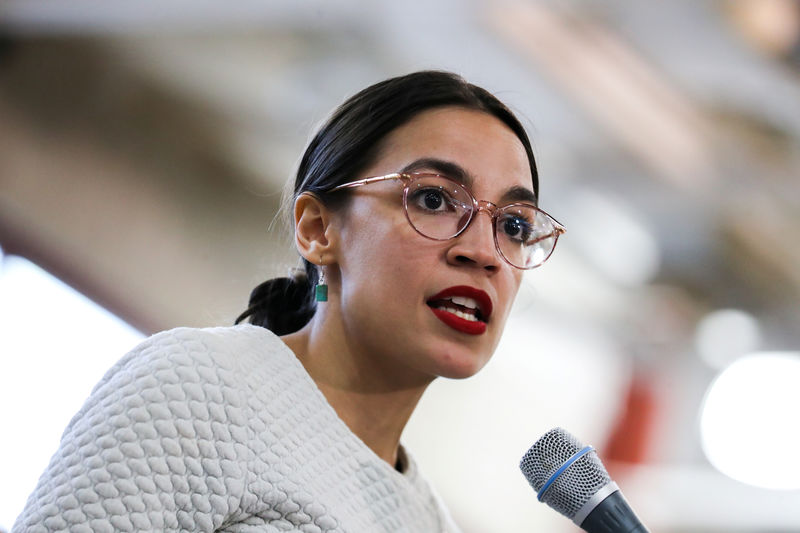 © Reuters. U.S. Representative Alexandria Ocasio-Cortez (D-NY) speaks during the town hall meeting in the Queens borough of New York City