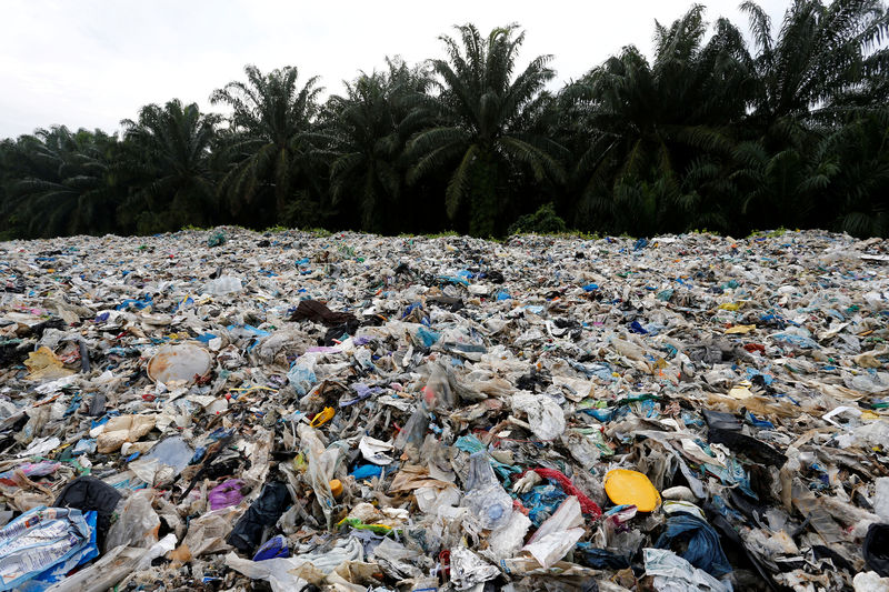 © Reuters. ماليزيا تئن تحت وطأة النفايات البلاستيكية