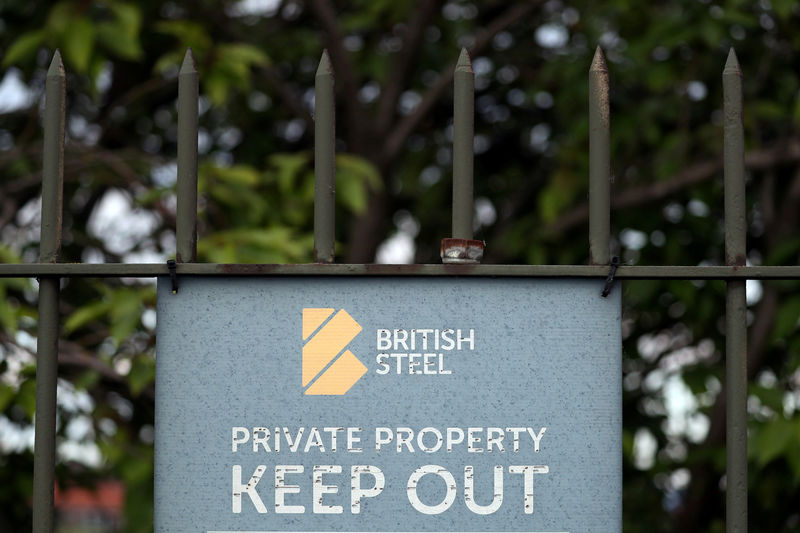 © Reuters. FILE PHOTO: A British Steel works sign is seen in Scunthorpe