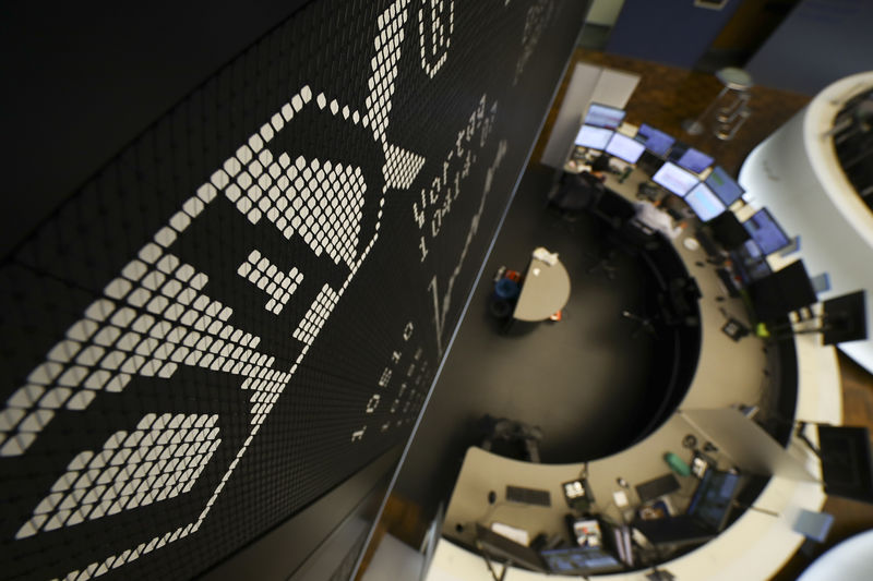 © Reuters. The German share prize index (DAX) board is seen at the trading room of Frankfurt's stock exchange