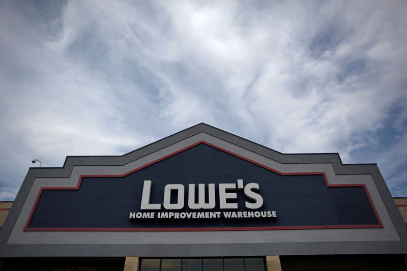 © Reuters. FILE PHOTO: A Lowe's home improvement store is seen in Alexandria, Virginia