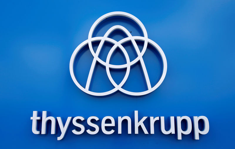 © Reuters. FILE PHOTO: Thyssenkrupp's logo is seen close to the elevator test tower in Rottweil