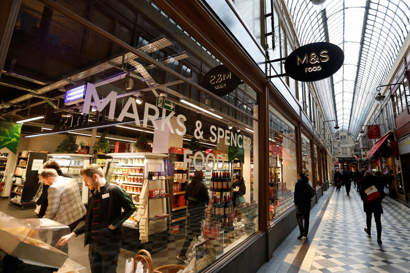 © Reuters. Магазин Marks and Spencer в Париже