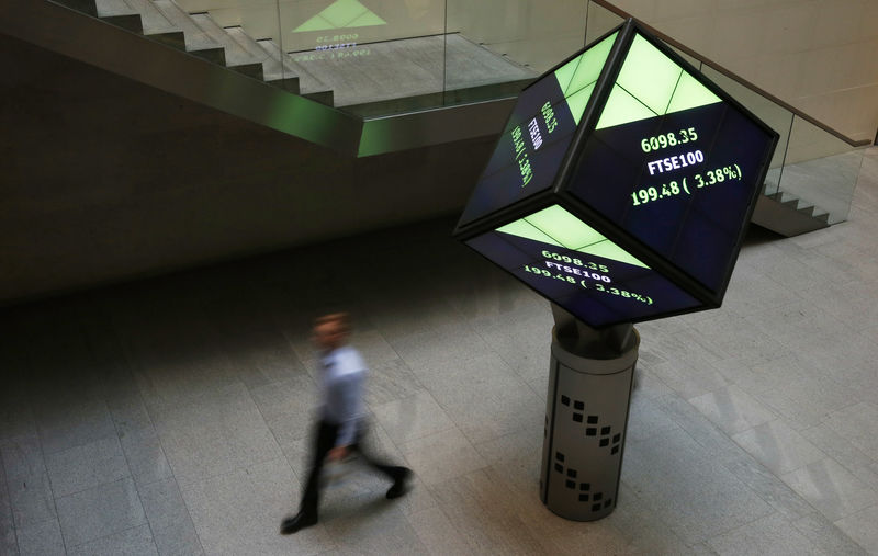 © Reuters. Холл Лондонской фондовой биржи в Лондоне