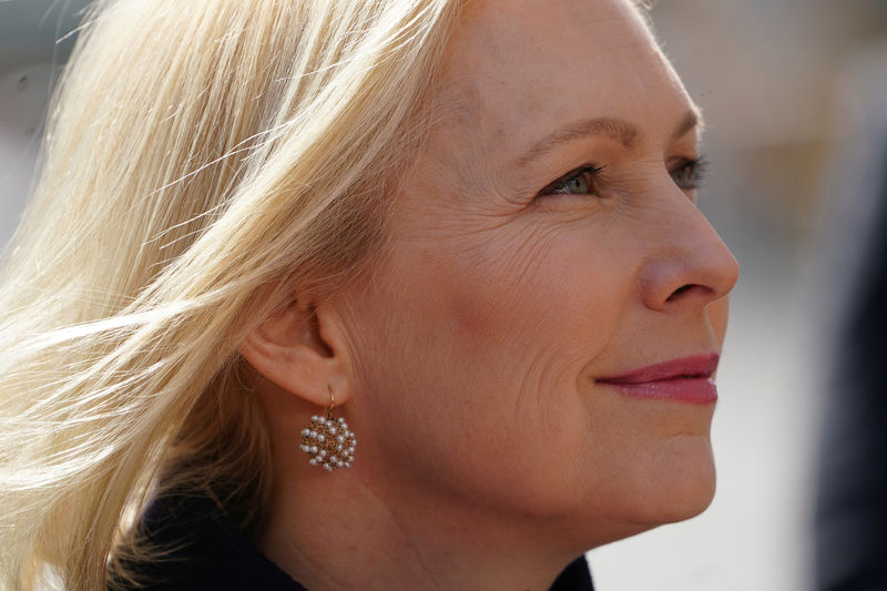 © Reuters. FILE PHOTO: Democratic 2020 U.S. presidential candidate and U.S. Senator Kirsten Gillibrand (D-NY) waits to go on stage during her campaign kick off event in New York