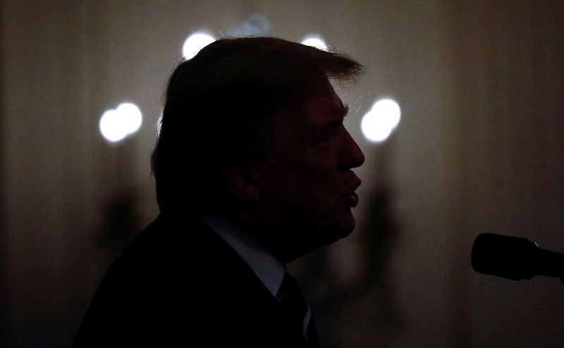 © Reuters. FILE PHOTO:  U.S. President Trump presents Public Safety Medals of Valor to officers at the White House in Washington