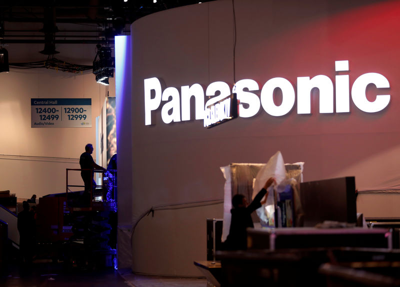© Reuters. FILE PHOTO: Workers set up a Panasonic booth at the Las Vegas Convention Center in preparation for 2019 CES in Las Vegas