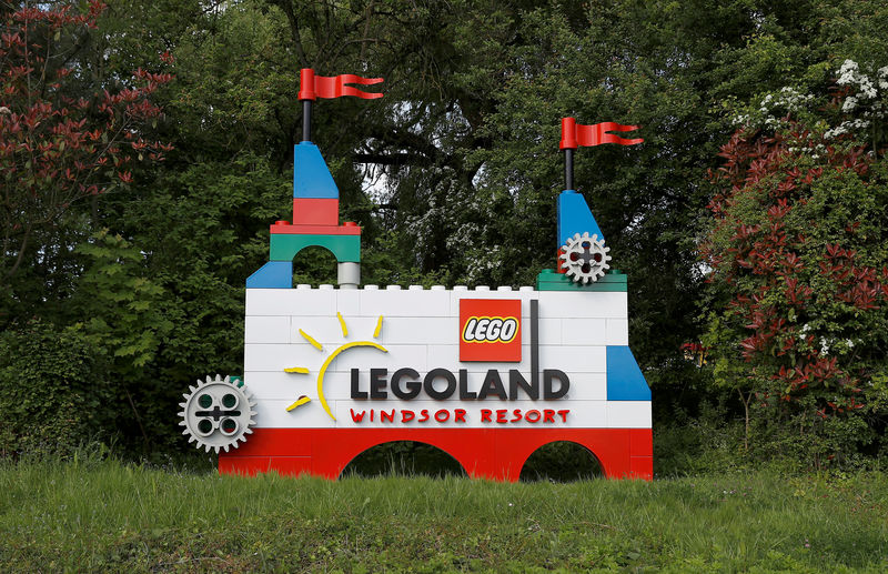 © Reuters. FILE PHOTO: The LEGOLAND entrance is seen in Windsor, Britain May 10, 2018.  REUTERS/Peter Nicholls