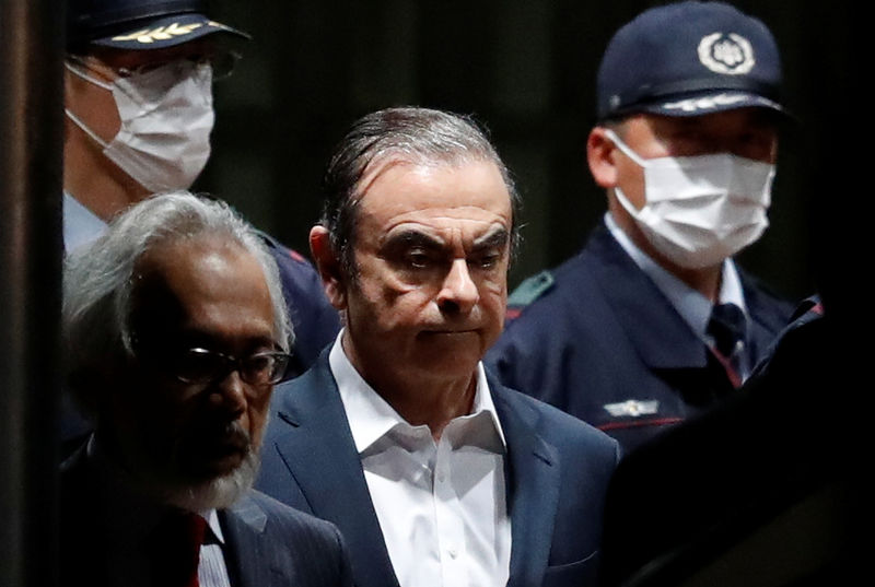 © Reuters. FILE PHOTO: Former Nissan Motor Chariman Carlos Ghosn leaves the Tokyo Detention House