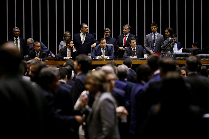 © Reuters. Presidente da Câmara, Rodrigo Maia, durante votação da MP 870