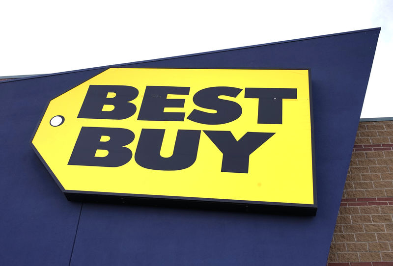 © Reuters. Company logo is seen on a Best Buy store in Westminster
