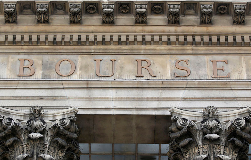 © Reuters. LES BOURSES EUROPÉENNES EN BAISSE À MI-SÉANCE