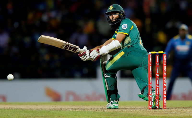 © Reuters. FILE PHOTO: Cricket - Sri Lanka v South Africa - Fourth One Day International