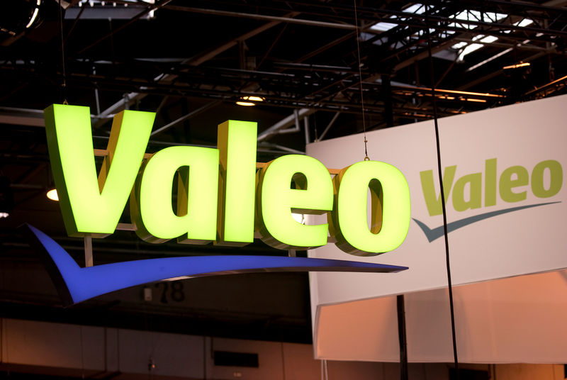 © Reuters. VALEO TAILLE DANS LE SALAIRE 2018 DU PDG, UN GESTE POUR 2019