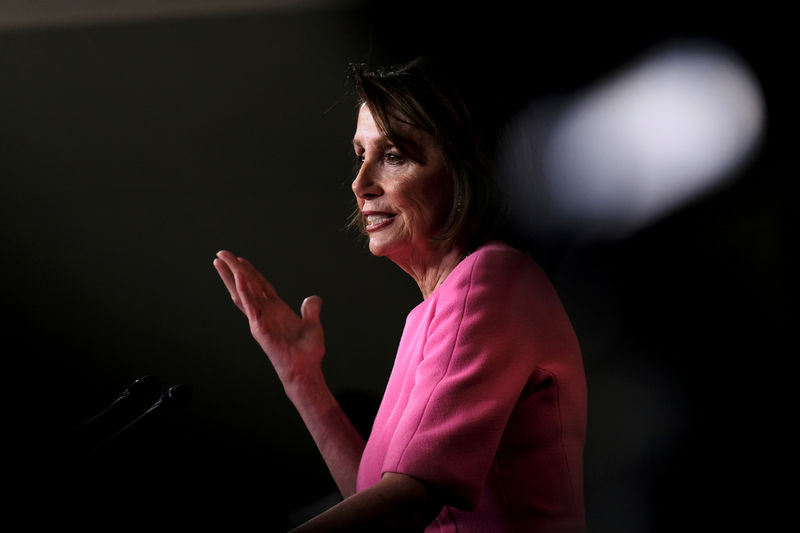 © Reuters. U.S. House Speaker Nancy Pelosi (D-CA) holds her weekly news conference with Capitol Hill reporters in Washington