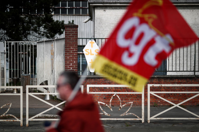 © Reuters. EUROPÉENNES: CGT ET CFDT APPELLENT À FAIRE "BARRAGE À L'EXTRÊME DROITE"