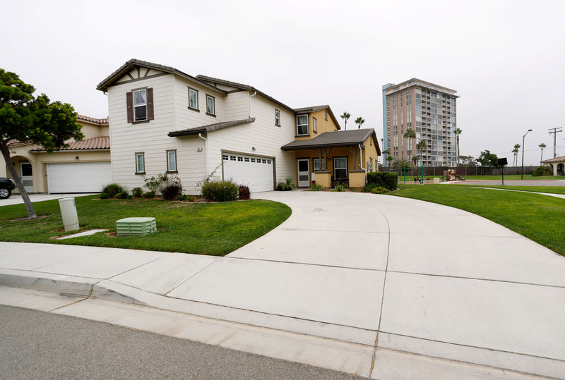 © Reuters. FILE PHOTO - The home of a military family that had to leave their on-base housing due to mold infestation is pictured in the Del Mar housing district at Camp Pendleton