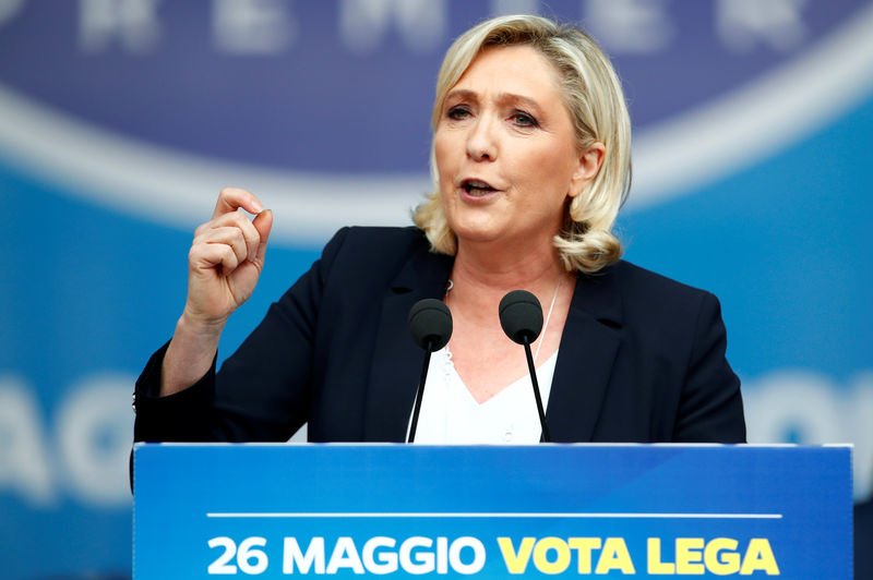 © Reuters. اليمين المتطرف في فرنسا يتصدر استطلاعات الرأي قبل انتخابات البرلمان الأوروبي