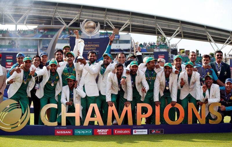 © Reuters. Pakistan celebrate winning the ICC Champions Trophy Final