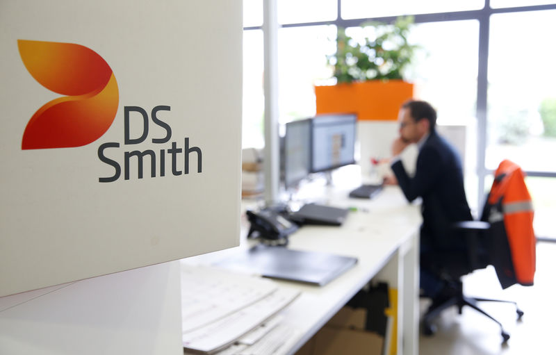 © Reuters. The logo DS Smith is pictured inside the carboard box manufacturing company DS Smith Packaging Atlantique in La Chevroliere