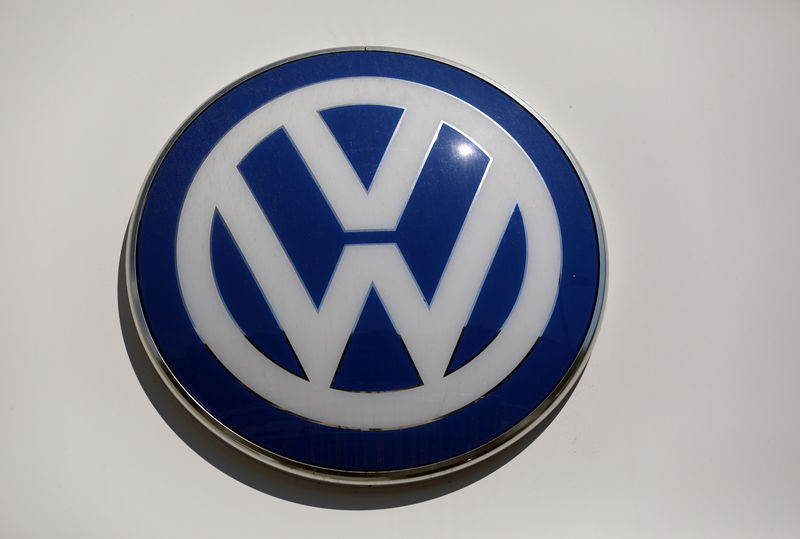 © Reuters. The logo of Volkswagen carmaker is seen at the entrance of a showroom in Nice