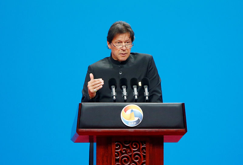 © Reuters. FILE PHOTO: Pakistani Prime Minister Imran Khan delivers a speech at the opening ceremony for the second Belt and Road Forum in Beijing