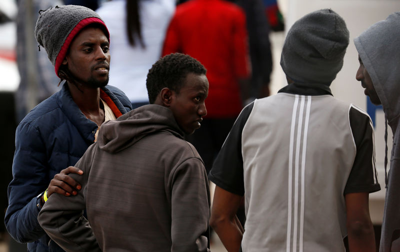 © Reuters. مالطا تنقذ 216 مهاجرا مع تزايد محاولات عبور البحر المتوسط