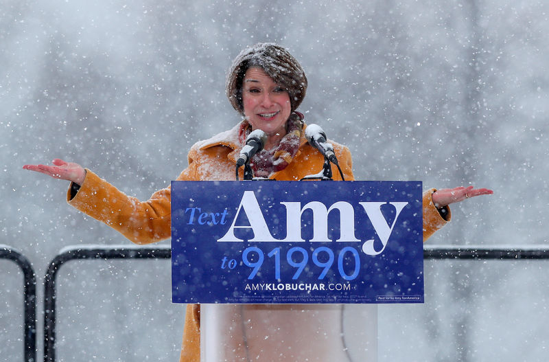 © Reuters. FILE PHOTO: U.S. Senator Amy Klobuchar speaks in Minneapolis