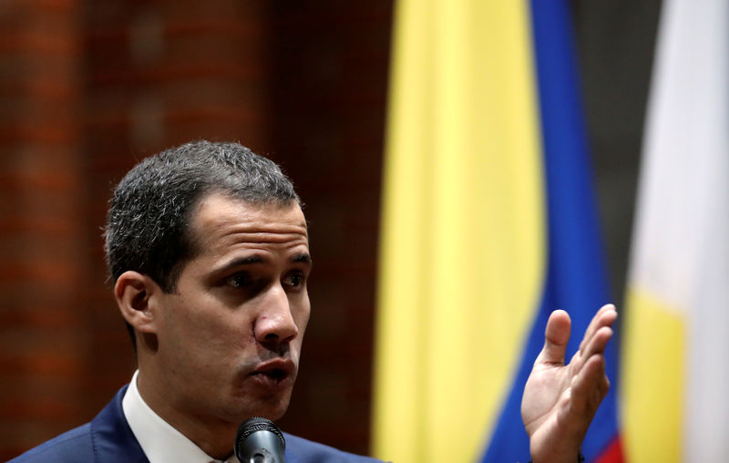 © Reuters. FILE PHOTO: Venezuelan opposition leader Juan Guaido takes part in a meeting in Caracas