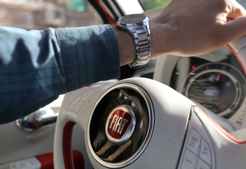 © Reuters. FILE PHOTO: The logo of FIAT carmaker is seen on a steering wheel in Cairo