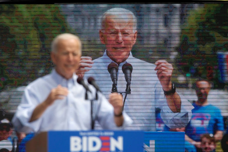 © Reuters. Democratic 2020 U.S. presidential candidate and former Vice President Joe Biden speaks during a campaign stop in Philadelphia