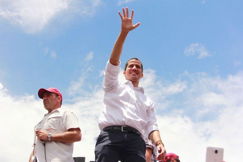© Reuters. FILE PHOTO: Venezuelan opposition leader Juan Guaido, who many nations have recognised as the country's rightful interim ruler, attends rally in Barquisimeto