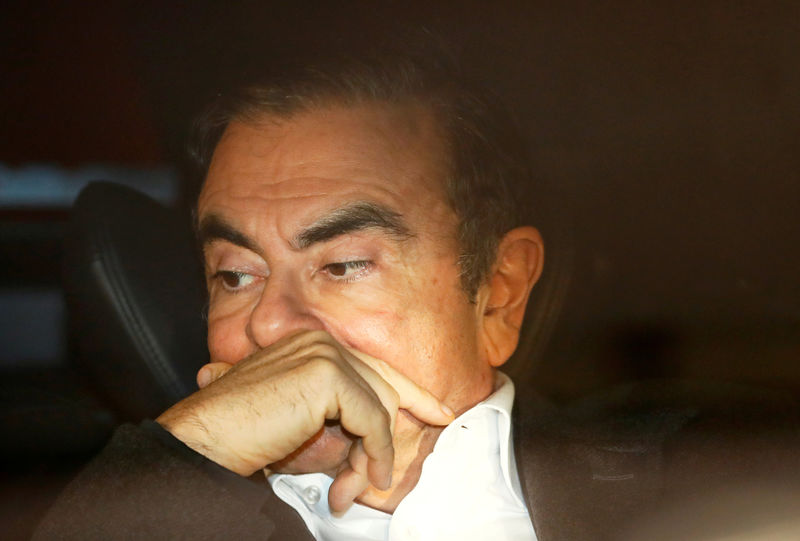 © Reuters. FILE PHOTO: Former Nissan Motor Chairman Carlos Ghosn sits inside a car as he leaves his lawyer's office after being released on bail from Tokyo Detention House, in Tokyo