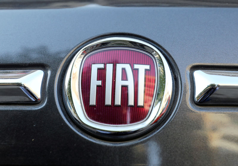 © Reuters. FILE PHOTO: The logo of FIAT carmaker is seen on a vehicle in Cairo