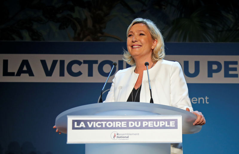 © Reuters. Marine Le Pen, líder de la ultraderechista Agrupación Nacional, habla después de los primeros resultados de unas elecciones europeas, en París