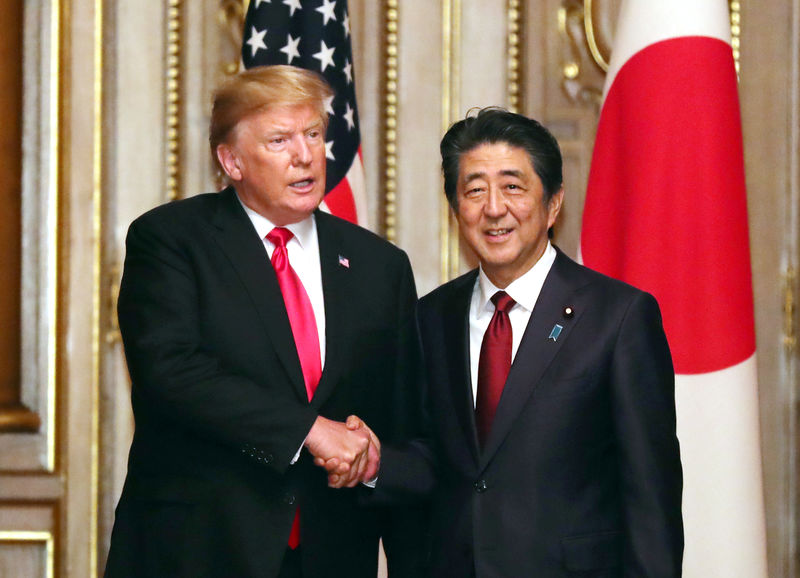 © Reuters. U.S. President Donald Trump shakes hands with Japanese Prime Minister Shinzo Abe prior to their working luncheon at the Akasaka guesthouse in Tokyo