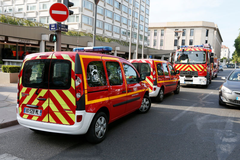 © Reuters. UN SUSPECT ARRÊTÉ DANS L'AFFAIRE DU COLIS PIÉGÉ DE LYON