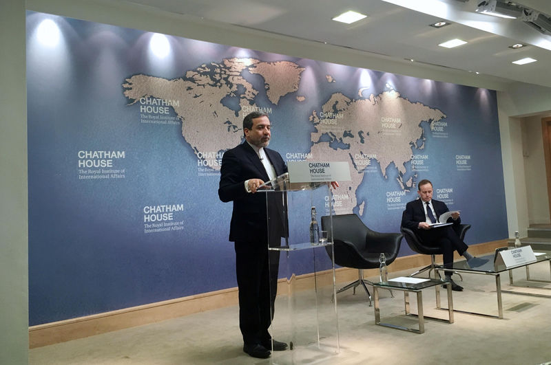 © Reuters. Iran's Deputy Foreign Minister Abbas Araqchi speaking at the Chatham House think tank in London