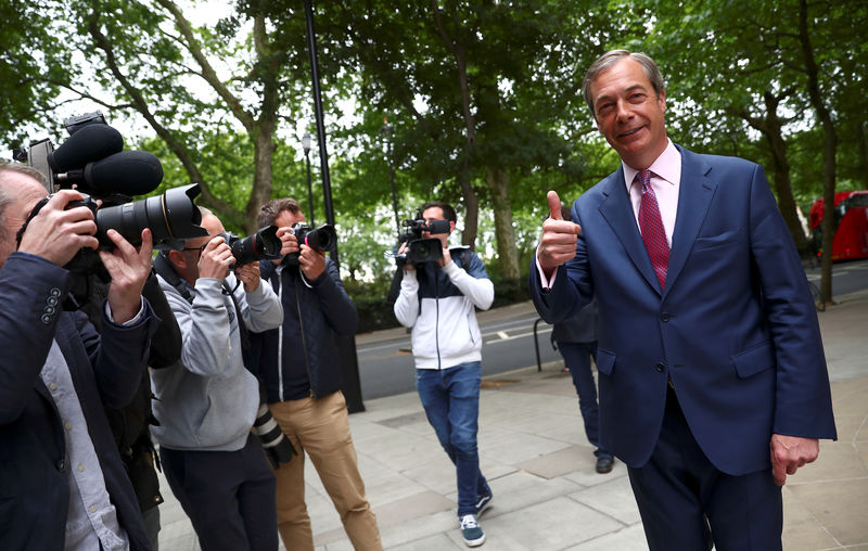 © Reuters. Líder do Partido do Brexit, Nigel Farage, em Londres